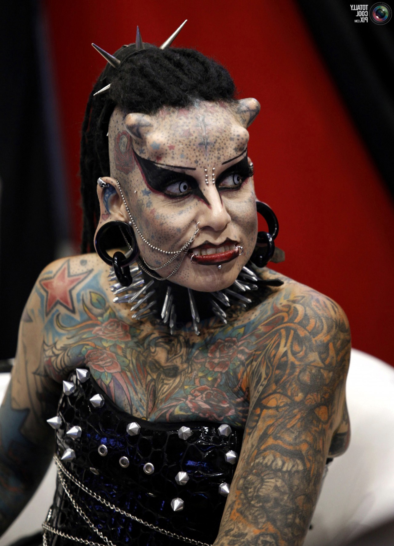 vampire-girl-extreme-tattoos